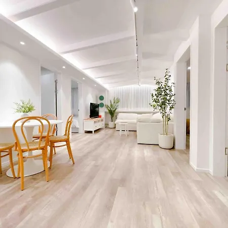 4Br Designer House In Hongdae 아파트